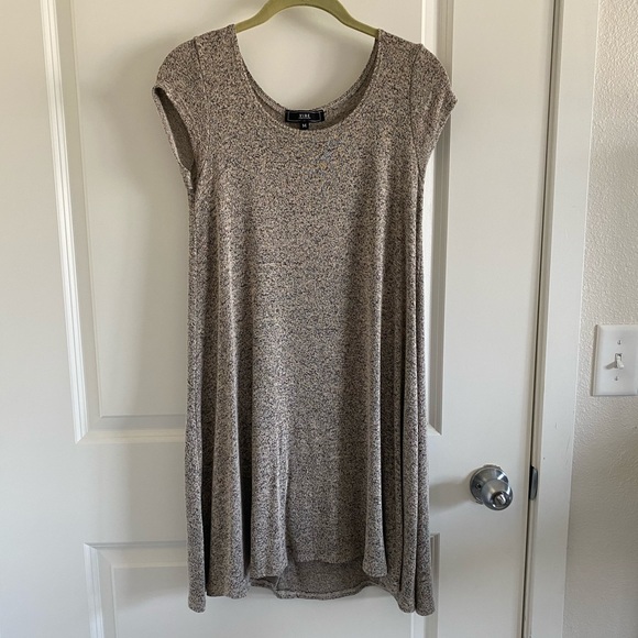 T-shirt dress - Picture 1 of 3